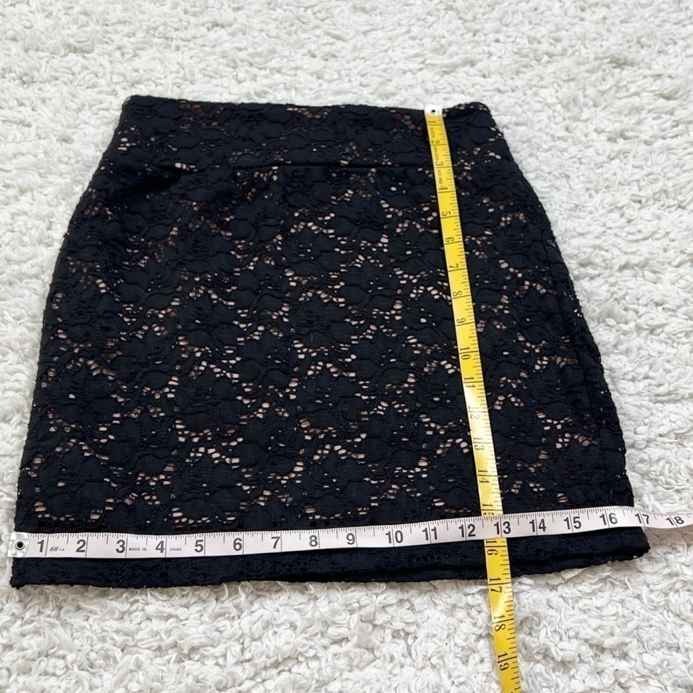 NWT Cotton On Black Lace Floral Mid Rise Mini Skirt Bodycon Pull On Medium - Picture 3 of 7